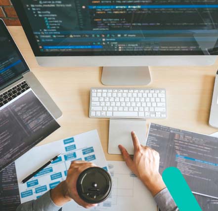 en cybermedia construimos sitios web y redes sociales